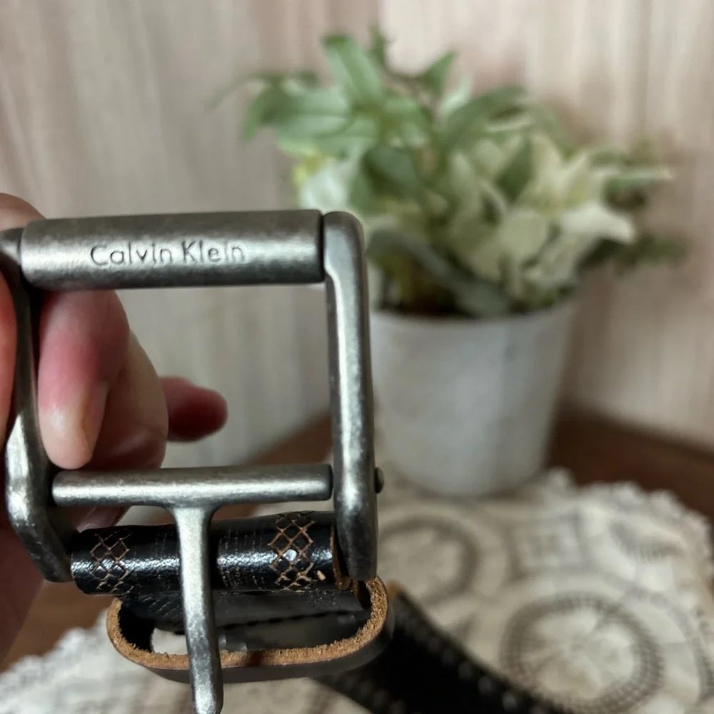 Calvin Klein Vintage Men's Brown Rustic Leather Belt with Silver Buckle Western
